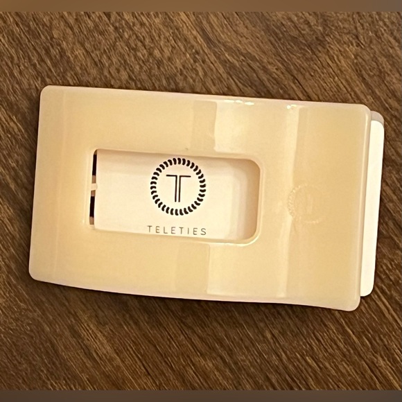 Teleties Almond Hair Clip - Picture 1 of 10